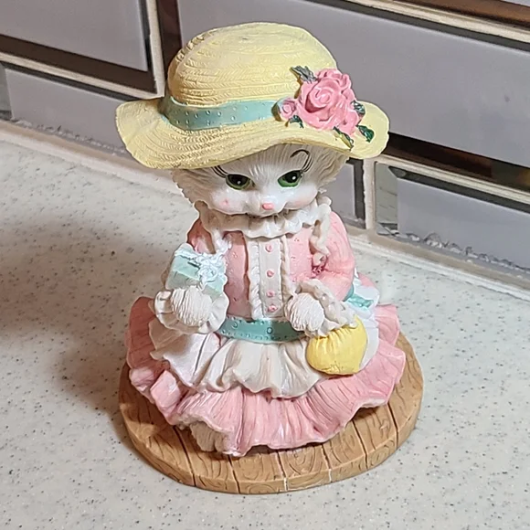 Victorian Kitten Figurine super cute Knick knack - Picture 4 of 11